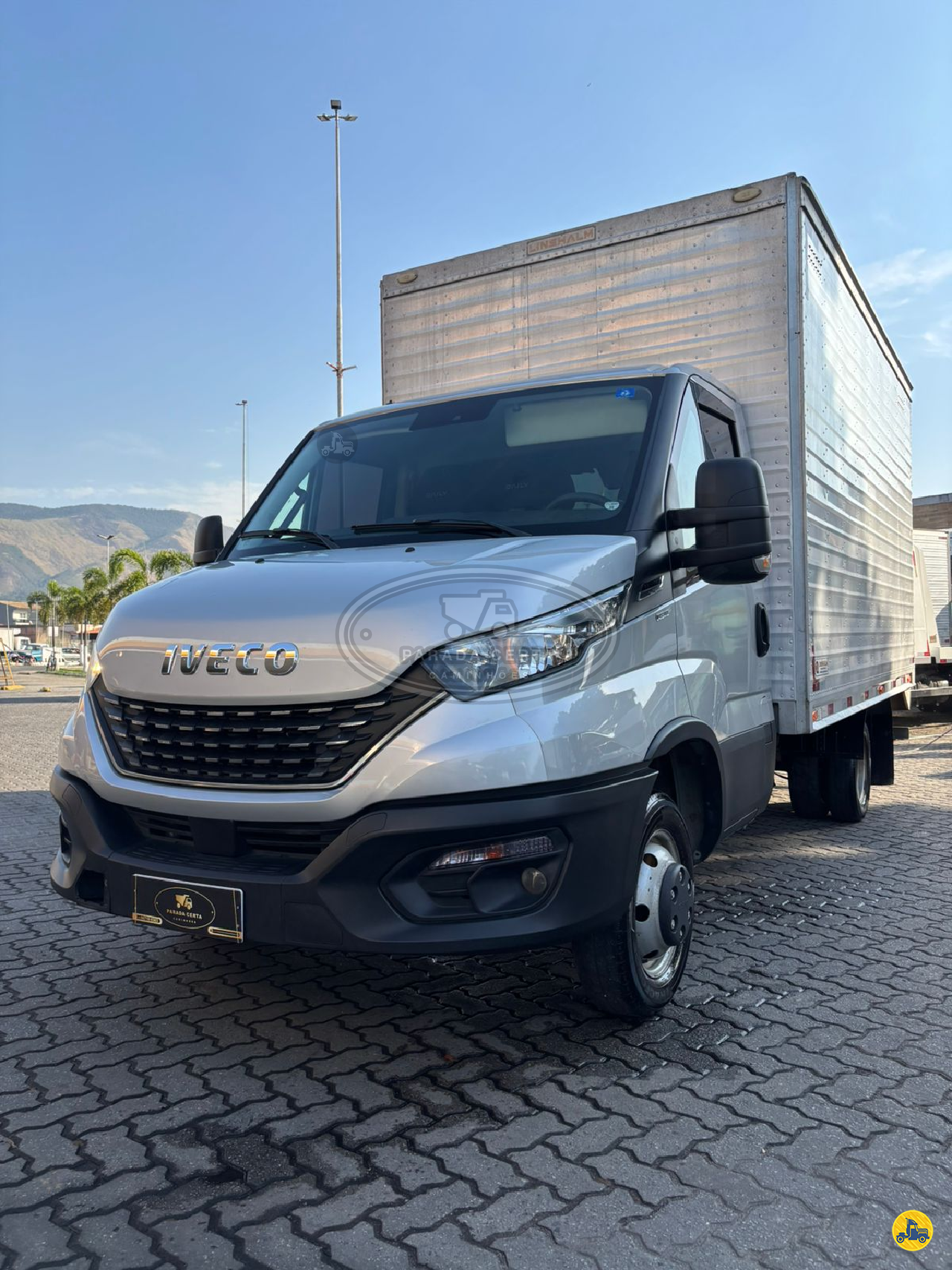 CAMINHAO IVECO DAILY 55-170 Baú Gancheiro 3/4 4x2 Parada Certa Caminhões NOVA IGUACU RIO DE JANEIRO RJ